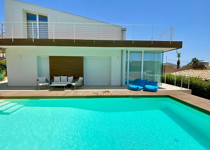 Lucia - Piscina Privata Riscaldata Marina di Ragusa